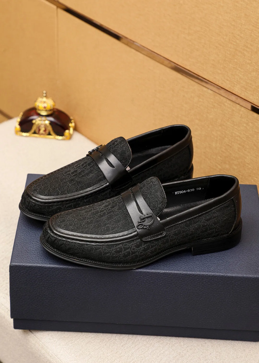 Men's shoes 💰480 💐 Product trademark: Dior "Dior" casual leather shoes Regular size: 39-44 (38.45.46🉑️Customized) Product materials: Selected Italian imported first-layer calfskin upper, imported water-dyed 🐂 cowhide lining. Strong three-dimensional visual effect, original outsole color: 2 colors available